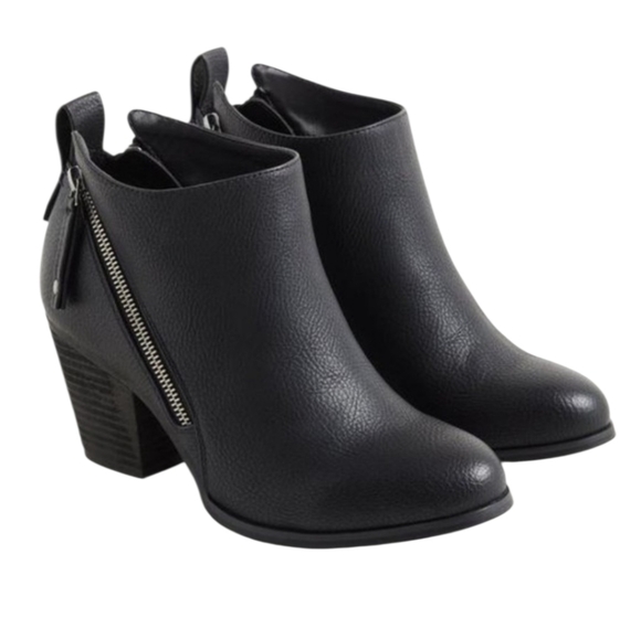 torrid Shoes - Torrid‎ Black Ankle Booties with Zipper Detail